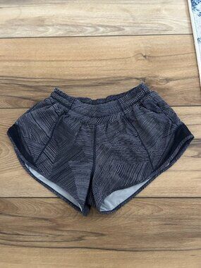 Lululemon Hotty Hot Shorts 2.5" Low Rise Navy Geometric Pattern